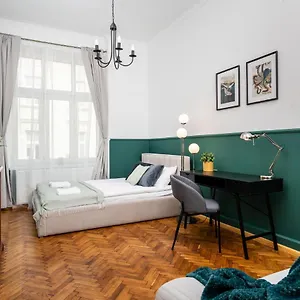 classic-apartment-in-the-old-town_newly-renovated.krakowhotelspoland.com/